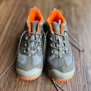 Kids Merrel Hiking Boots sz 2